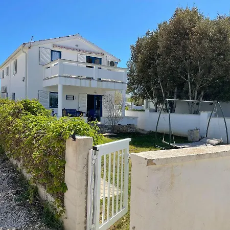 As Apartment *