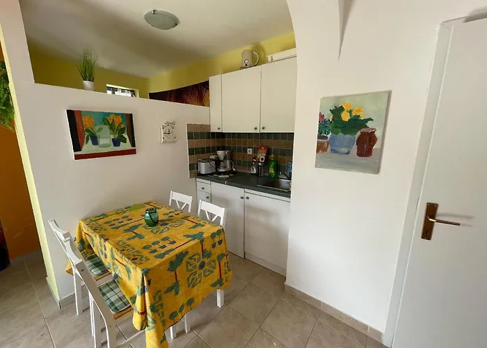 As Apartment *