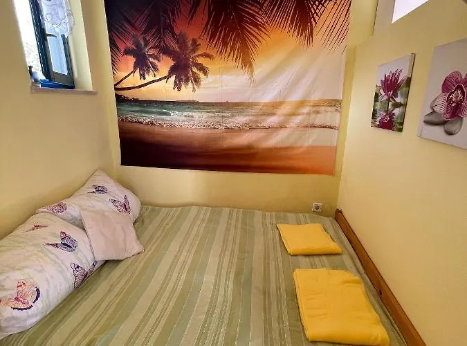 As Apartment *